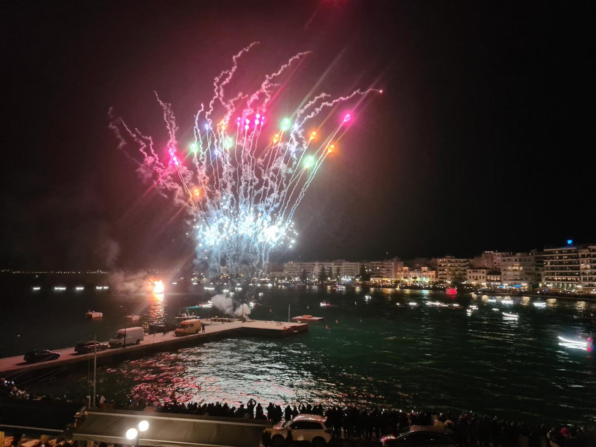 Debbies Διαμέρισμα Δίπλα Στο Νερό #2 ! Chalkís エクステリア 写真